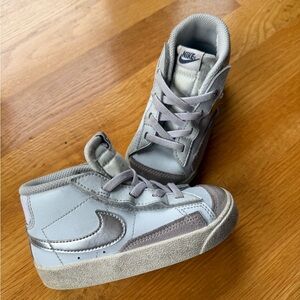 Nike Kids High-Top Sneakers - Light Gray